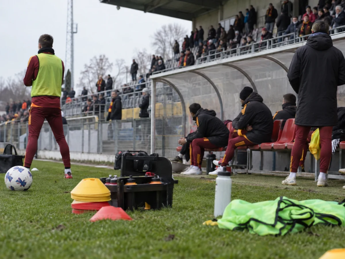 Gasperini hyllet Dybala etter Romas kamp med ti mann i Como