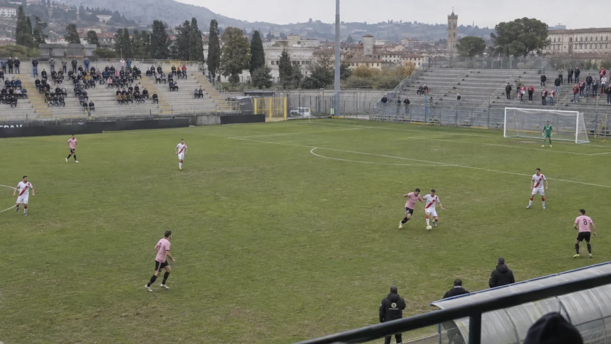 Palermo forsvarer tabelltoppen mot Carrarese