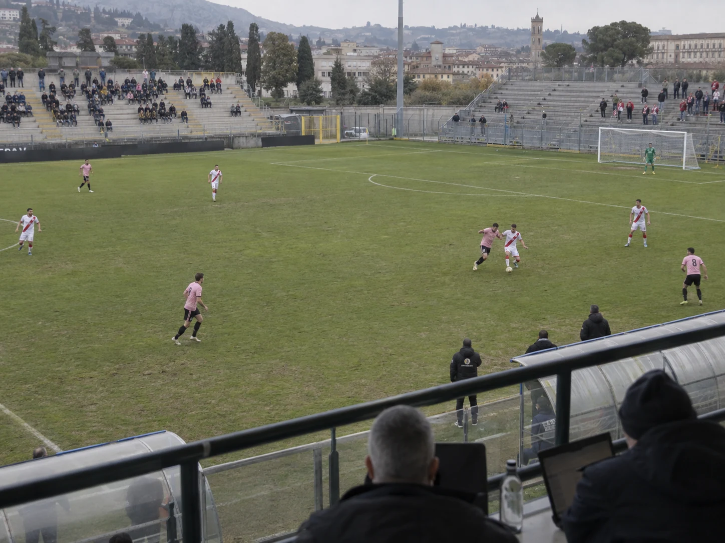 Palermo forsvarer tabelltoppen mot Carrarese